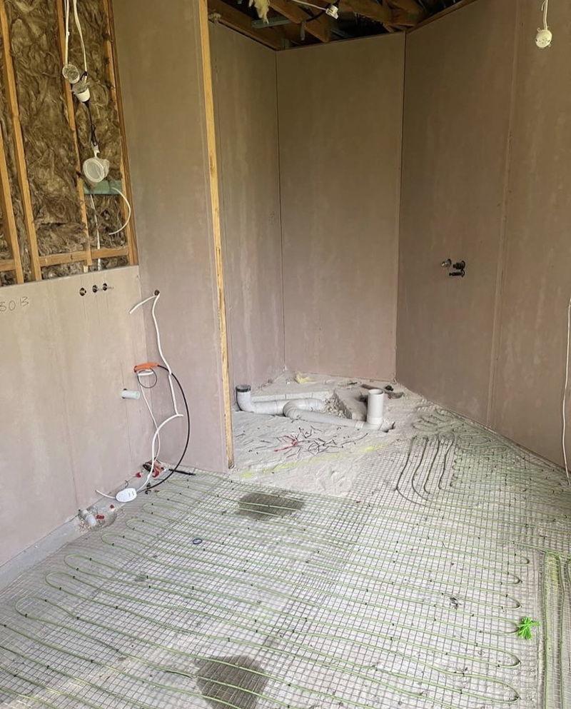 Bathroom before renovation - dated fixtures